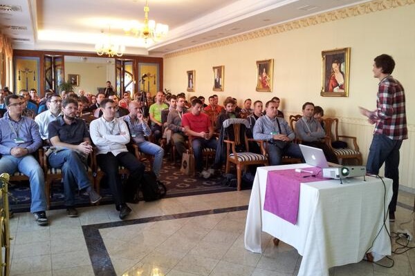 Vibor Cipan drži predavanje na temu "UX and big data: love at first (in)sight"