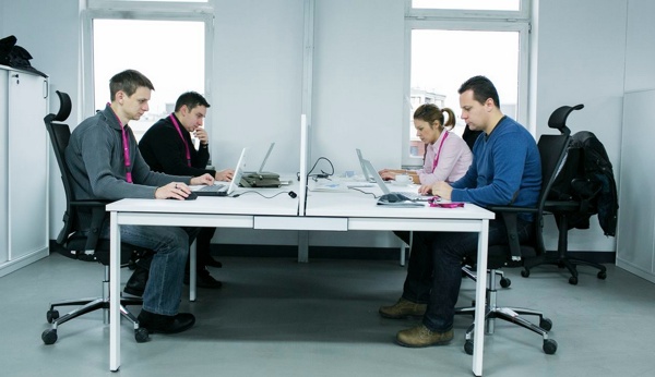 Bizmeet.Me tim radi na projektu.