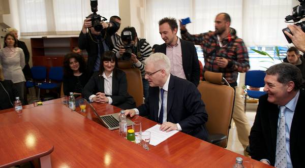 Predsjednik Josipović posjetio je tvrtke Codeanywhere, Procedo i Shift, gdje je lansirao Codeanywhere aplikaciju za Android.