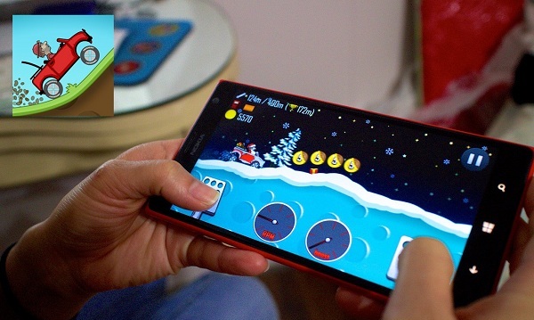 Hill Climb Racing donosi božićni ugođaj u retro videoigri. Izvor: windowscentral.com